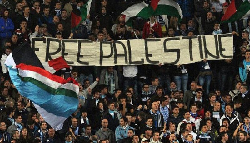 أنصار لازيو الإيطالي يطالبون بتحرير فلسطين ويثيرون غضب الصهاينة والاتحاد الأوروبي