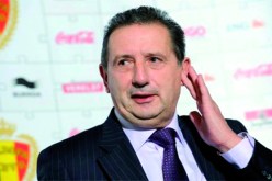 “الجزائريون مجانين بكرة القدم لكن ما فاجأني العدد الكبير لملاعب العشب الاصطناعي”