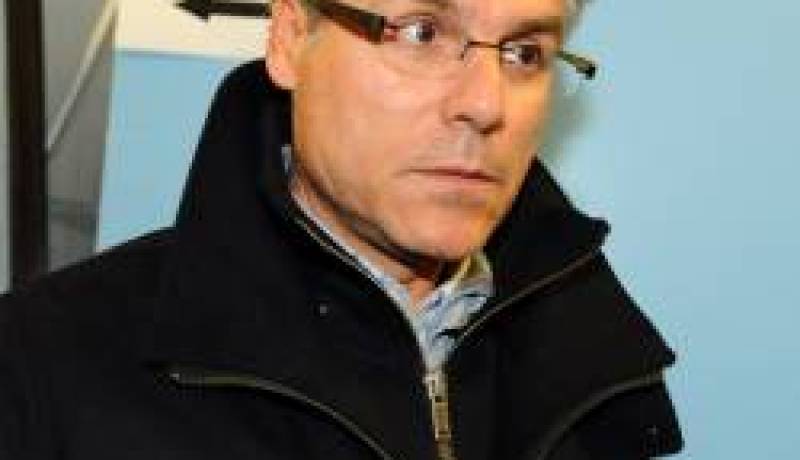 مناصر يعتدي على مدرب البينين وتخوفات من أعمال شغب في لقاء “الخضر”