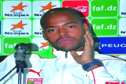 رئيس سيسكا صوفيا السابق يصف عودة مبولحي إلى فريقه بالفضيحة