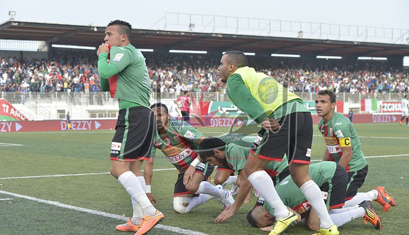 الموب تنفرد بالصدارة وقمة بولوغين تنتهي بحرب في المـدرجات