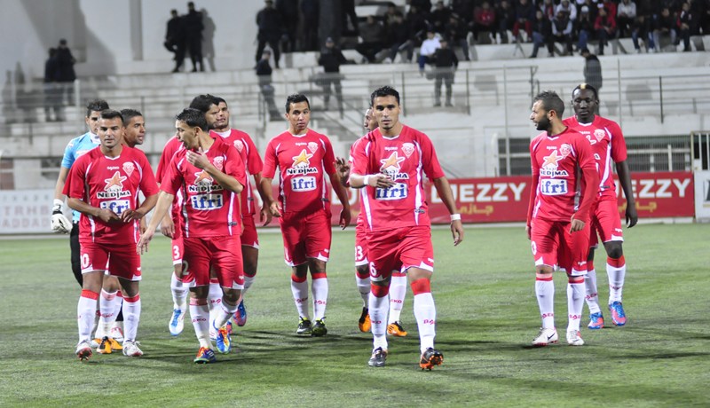 الكاتب العام لـ الحمراوة يستخرج إجازات اللاعبين ويمنح الحلول لـسوليناس