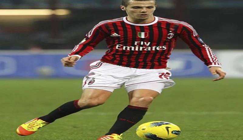 مصباح قريب جدا من أودينيزي‮ ‬وميلان‮ ‬يريد مقايضته بحارس أو ظهير أيسر