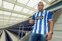 نبيل غيلاس: كدت أحترف الملاكمة وكرة السلة.. وأخي كمال رفقة زيدان وريبيري سبب عودتي لكرة القدم