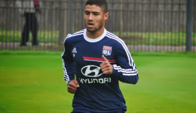 نبيل فكير قد يختار اللعب لفائدة المنتخب الجزائري