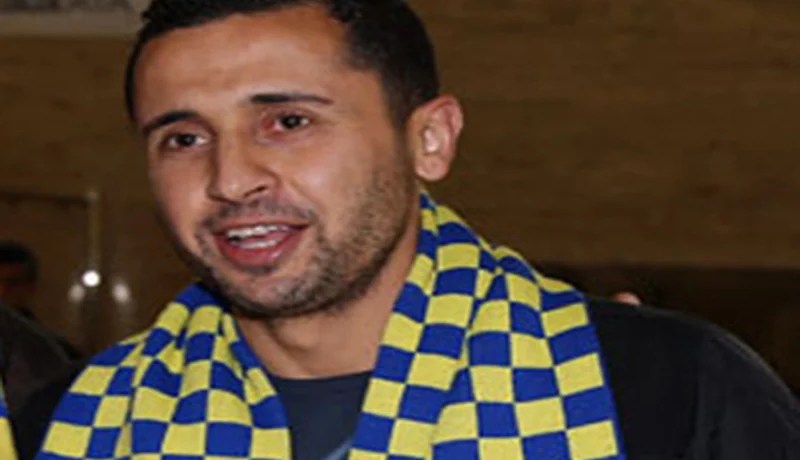 دلهوم يطلب فسخ عقده مع شبيبة القبائل ويقرر العودة إلى وفاق سطيف