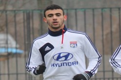 رشيد غزال يعاني من انزلاق غضروفي في العمود الفقري ويغيب عن ليون لفترة غير محددة