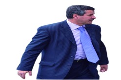 المحكمة تنصف غريب الإدارة تعارض وقاسي السعيد يجر العميد إلى العدالة من جديد