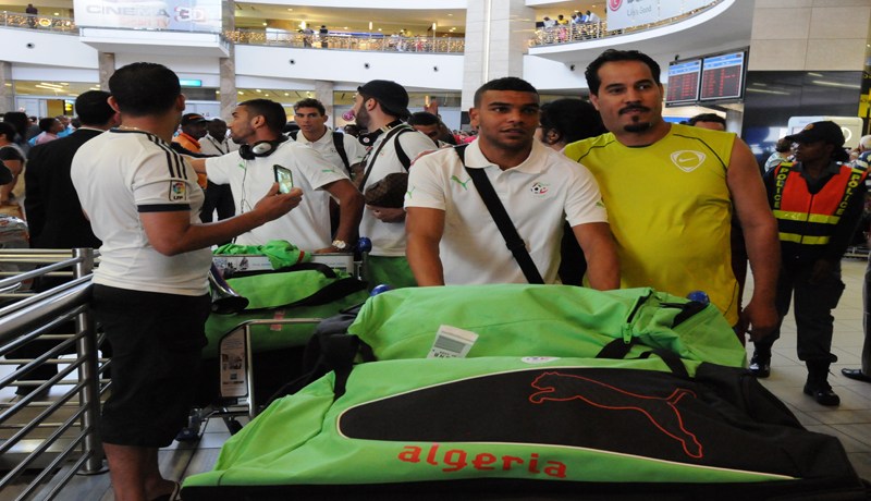 لاعبو‮ “‬الخضر‮” ‬يرفعون التحدي‮ ‬ويعدون بتشريف الألوان الوطنية في‮ ‬العرس الإفريقي