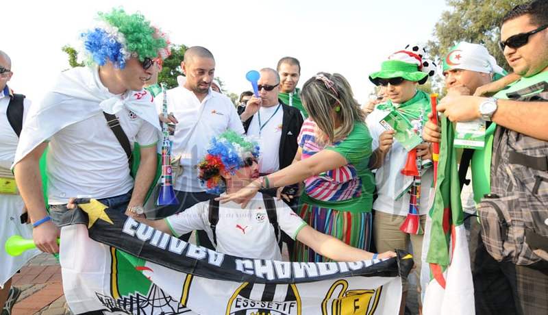 تعزيزات أمنية مشددة في الملعب وخارجه لتفادي اقتحامه من أنصار “الخضر”