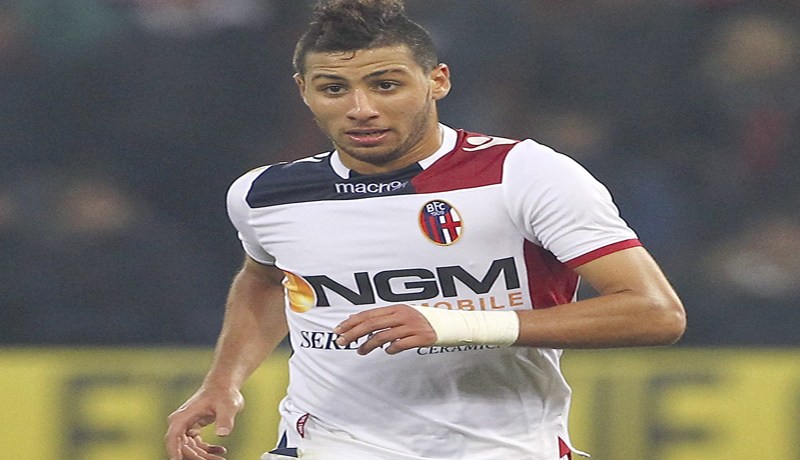 مدرب بولونيا الإيطالي بيولي يرفض انتقال تايدر إلى أنتر ميلان