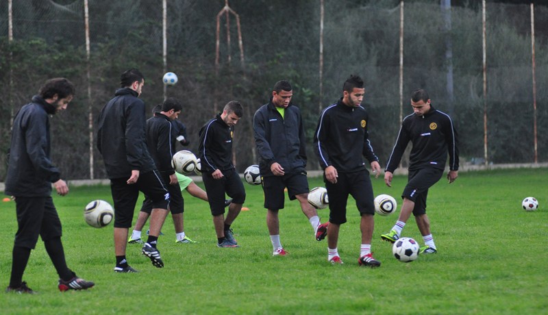 غيابات بالجملة في تدريبات اتحاد الحراش واللاعبون رفضوا التدرب حتى تلقوا صكوك ضمان