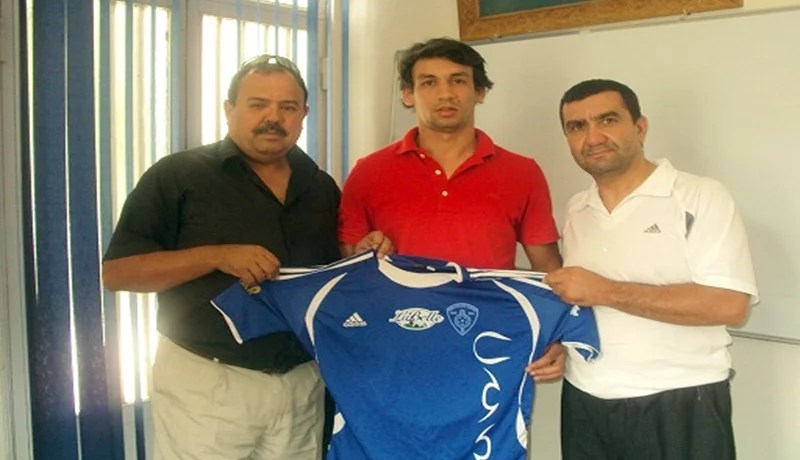 وداد تلمسان‮ ‬يضمّ‮ ‬كيجور‮… ‬وهاشم في‮ ‬حاجة إلى ورقة التسريح