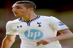 روراوة يلتقي بوالد بن طالب وشقيقه في مدينة ليل