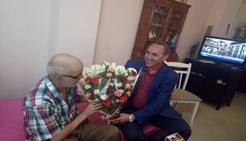 ميهوبي يزور الفنان “جمال علام” ببجاية