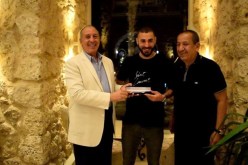 بالصور.. إهداء مفتاح مدينة مصرية لبن زيمة مقابل الترويج لها!