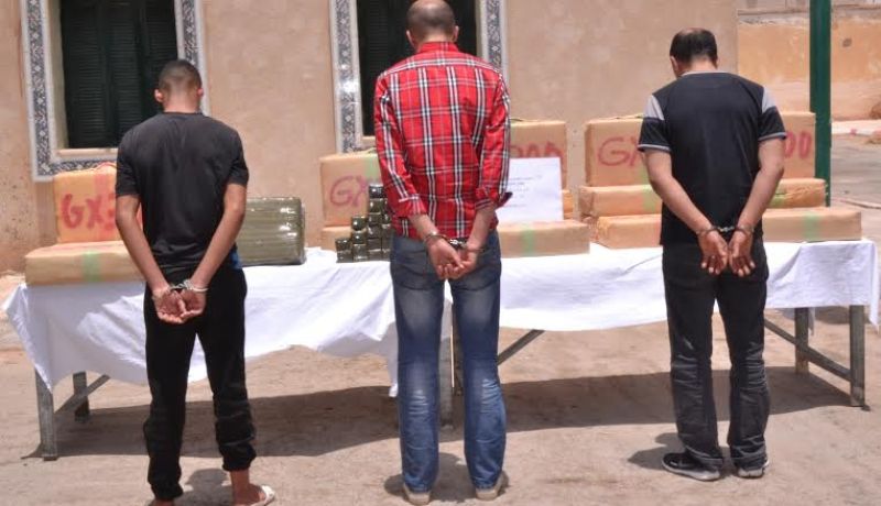 بالصور.. توقيف 3 بارونات وحجز 5 قناطير من الكيف في ورقلة