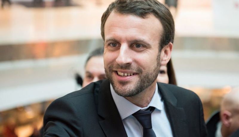 بالفيديو.. إمرأة تُحرج ماكرون بسبب السترات الصفراء