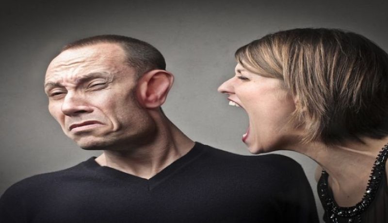 ابتليت بزوجة شرسة تتعاطى حبوبا مشبوهة وتسبّ دين الله!