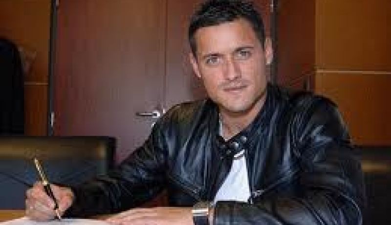 “إبني كريم راجل ويحب بلاده.. واسألوا حليلوزيتش إن كان يحب الجزائر”