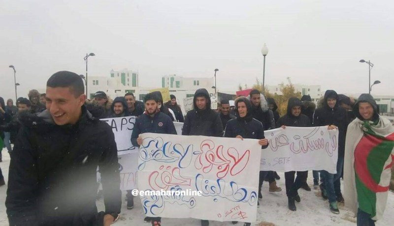 وقفة احتجاجية لطلبة التربية البدنية في سطيف