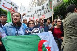 بالصور.. شخصيات وطنية وسياسية ينضمون للمسيرات السلمية