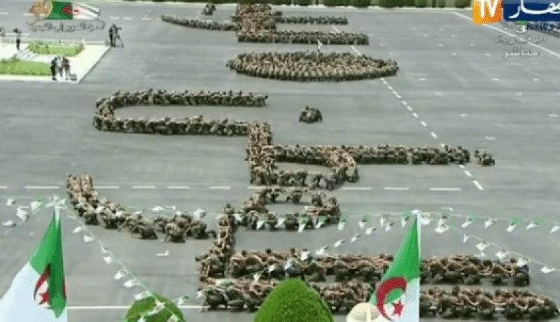 بالصور.. استعراض عسكري باهر خلال تخرج الدفعات بالأكاديمية العسكرية لشرشال