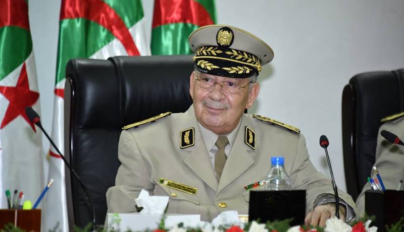 قايد صالح يشرف على تنصيب اللواء عجرود قائدا للناحية العسكرية الـ6