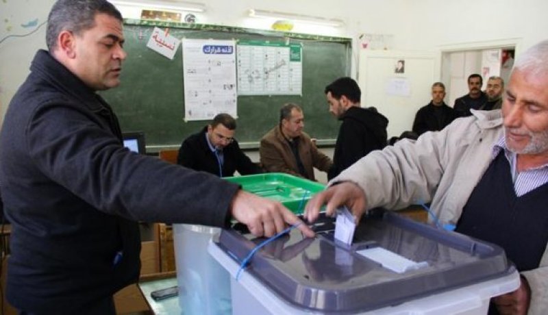 الأردنيون يدلون بأصواتهم لانتخاب أعضاء مجلس النواب