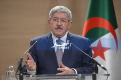 أويحيى يدعو ورشات الصناعة العسكرية لدعم الحكومة بالحافلات المدرسية