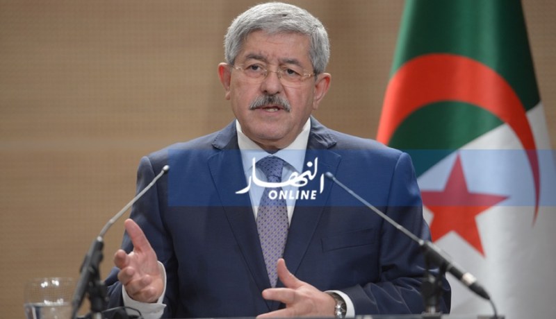 أويحيى يدعو ورشات الصناعة العسكرية لدعم الحكومة بالحافلات المدرسية