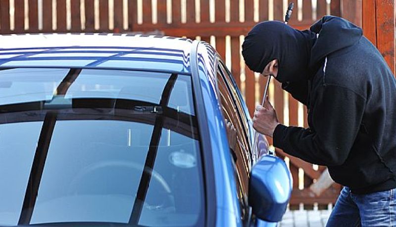 القبض على لص سرق مبلغا ماليا من سيارة في سوق اهراس