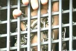 أربع مساجين بليبيا يخيطون أفواههم و 80 آخرين يدخلون في إضراب عن الطعام