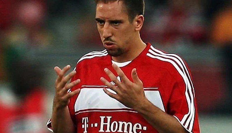 ريبيري يطالب بتعويض بسبب قضية دعارة