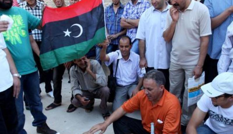 ليبيون يحاولون اقتحام سفارتهم بالأردن