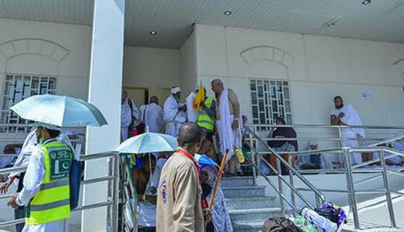 الخارجية الجزائرية تسجل حالة وفاة تاسعة في حادثة التدافع بمنى