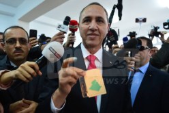 المترشح عز الدين ميهوبي يؤدي واجبه الانتخابي