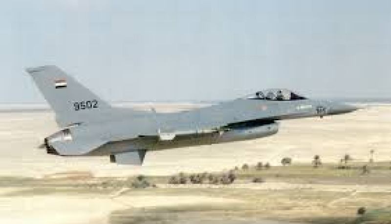 قائد سلاح الجو الليبي يؤكد أن بين 40 و50 متشددا قتلوا في الغارات المصرية بليبيا