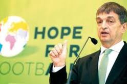 شامبين ينافس بلاتر على رئاسة “فيفا”