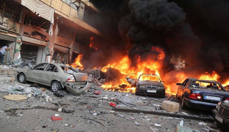 مقتل 10 عسكريين في إنفجار سيارة مفخخة باليمن