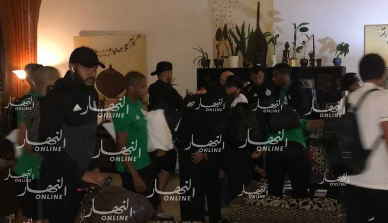 بالصور.. “الخضر” يصلون إلى فندق “أوسيون باي”