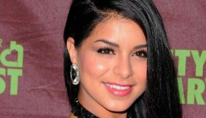 ظهور ملكة جمال أمريكا السابقة بوشم آية من القرآن الكريم على جسدها