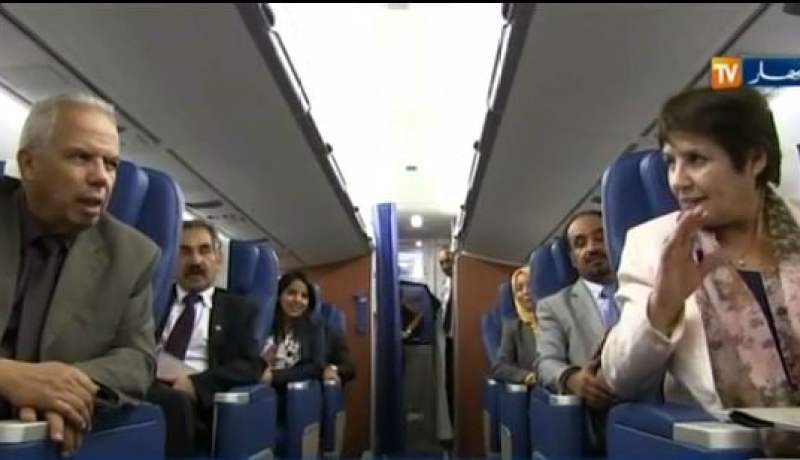 شاهد ما قالته بن غبريت للصحفيين على متن الطائرة