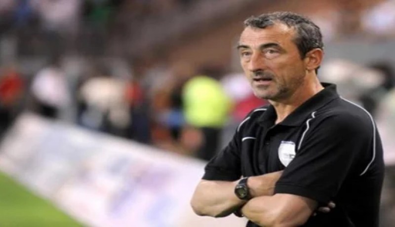 سوشو الفرنسي يقيل مدربه بسبب سوء النتائج