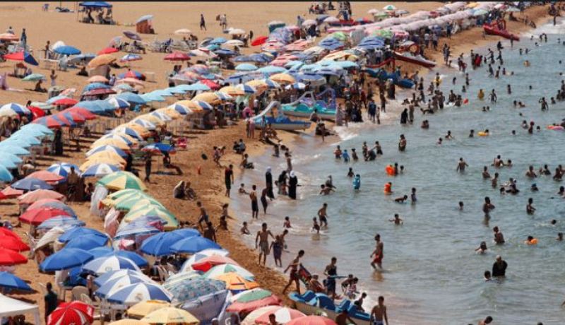 رغم حملات المقاطعة .. اقبال كبير على شواطئ جيجل