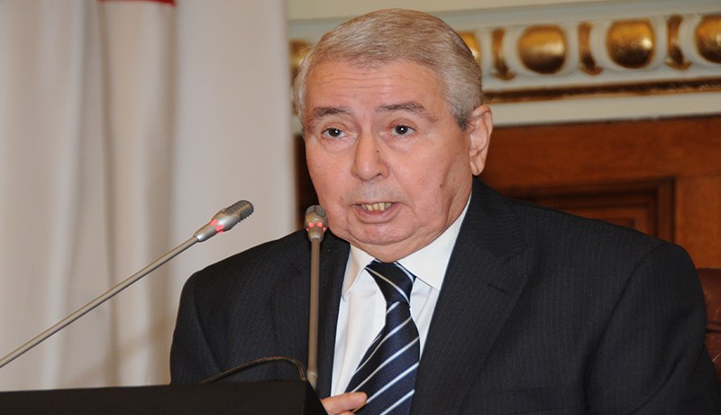 بن صالح يطوّر علاقاته مع الصحافيين
