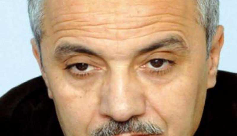 رئيس نقابة الصيادلة الجزائريين يدعو إلى استبعاد العناصر المحتكرة للدواء