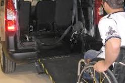 معوقون يحتجون في الجزائر العاصمة  ضد القيود الجمركية على اقتناء المركبات