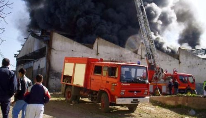 حريق مهول بمخزن لمركب الأنسجة الصناعية بالمنطقة الصناعية بباتنة