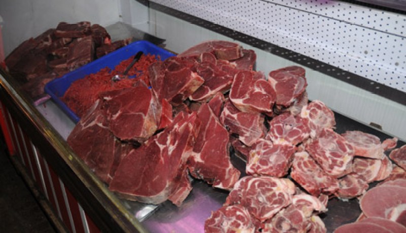 حجز 400 طن من اللحوم غير مختومة ومواد غير صالحة للاستهلاك في المدية